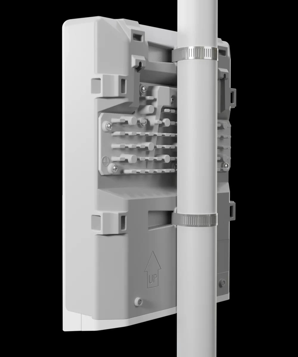 نمای پشت MikroTik netPower 16P