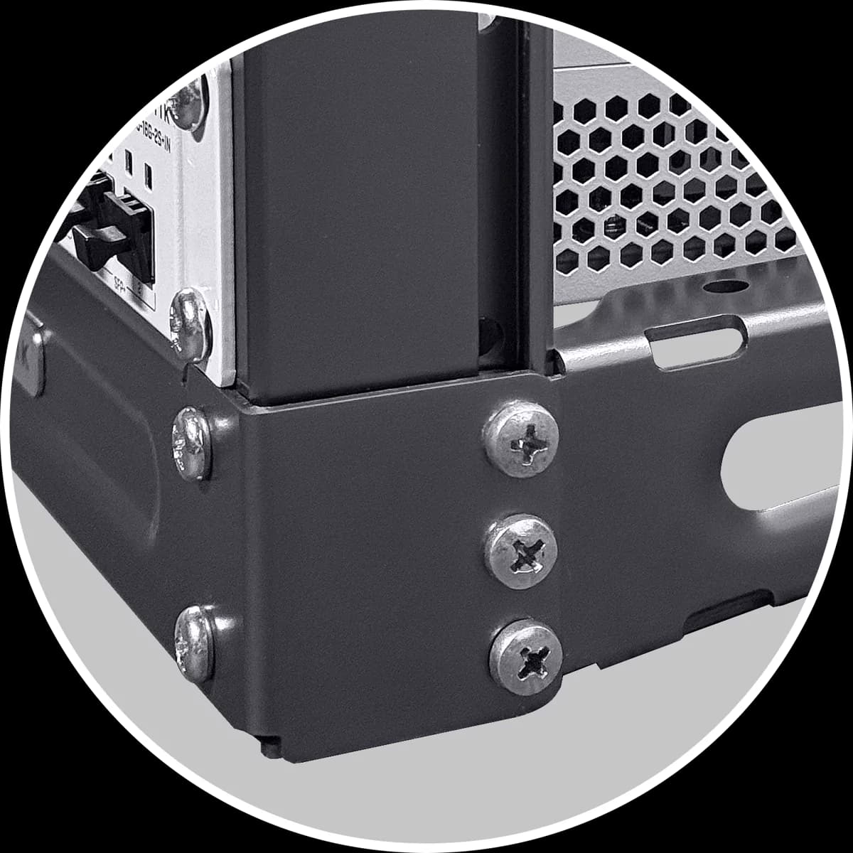 نمای سوم MikroTik SolidRACK 5 mini