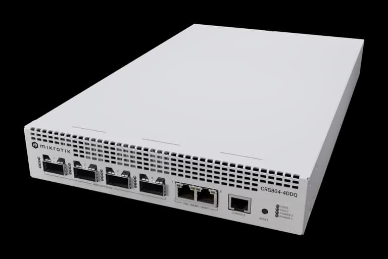 MikroTik CRS804 DDQ vista principal sobre fondo liso