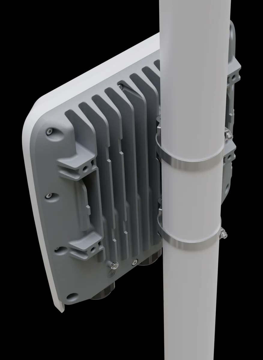 تصویر رسمی MikroTik RB5009UPr+S+OUT، نمای ۷