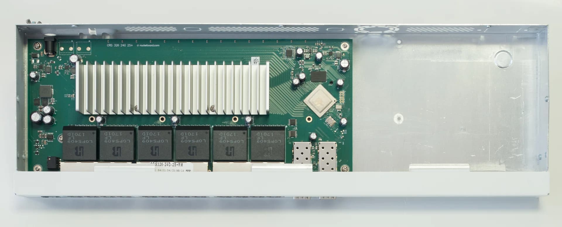 MikroTik CRS326-24G-2S+RM نمای رسمی دوم