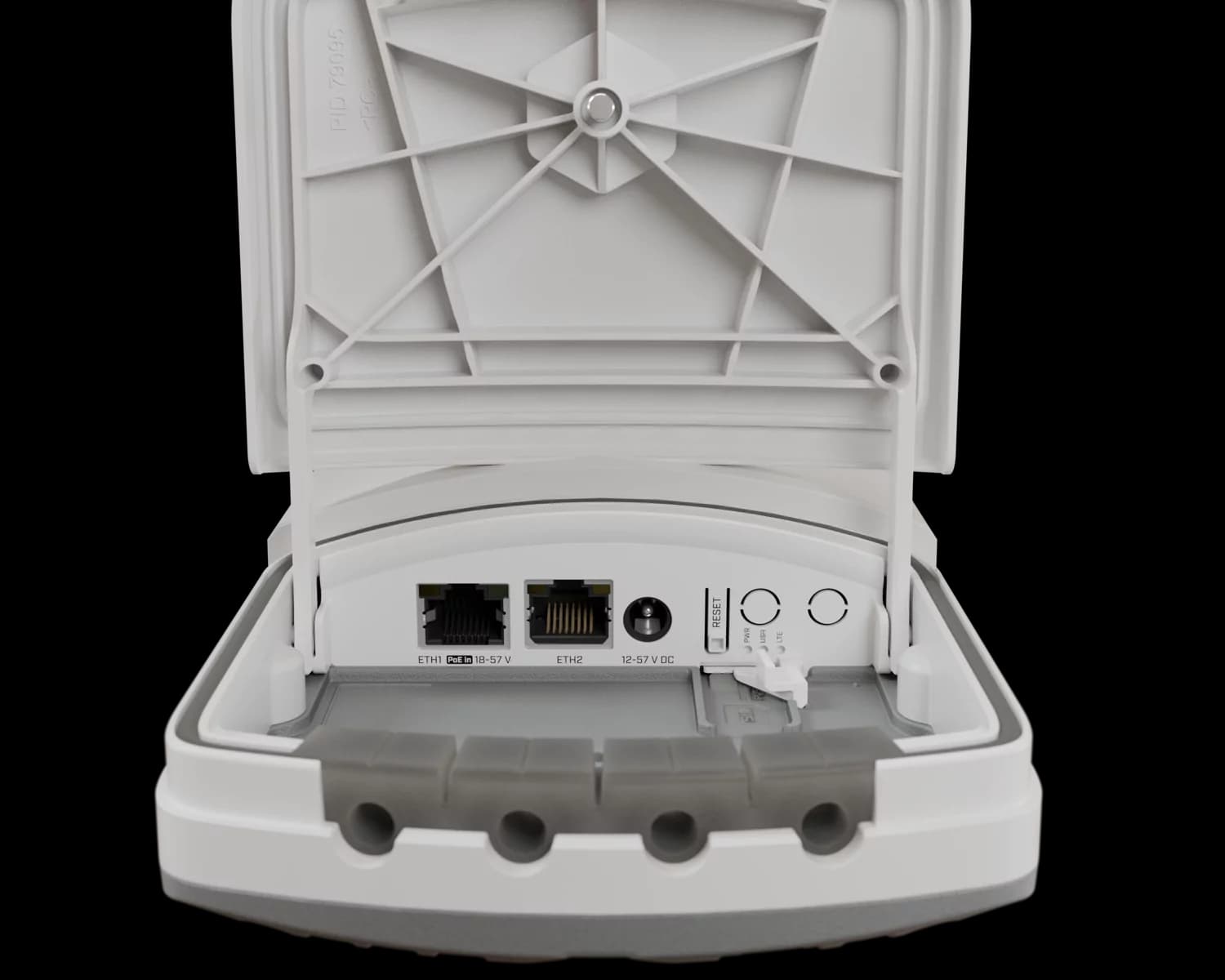 MikroTik wAP ax LTE7 kit – alternate view 2